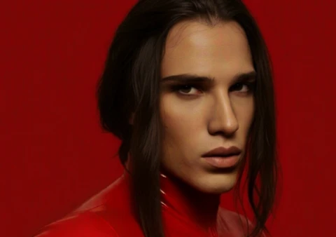 За гранью обыденного: Slava Volk певец в своей смелой фотосессии!