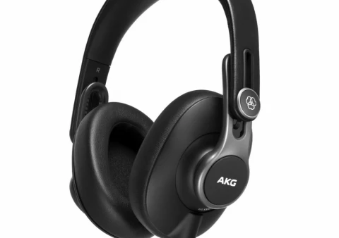 AKG K371